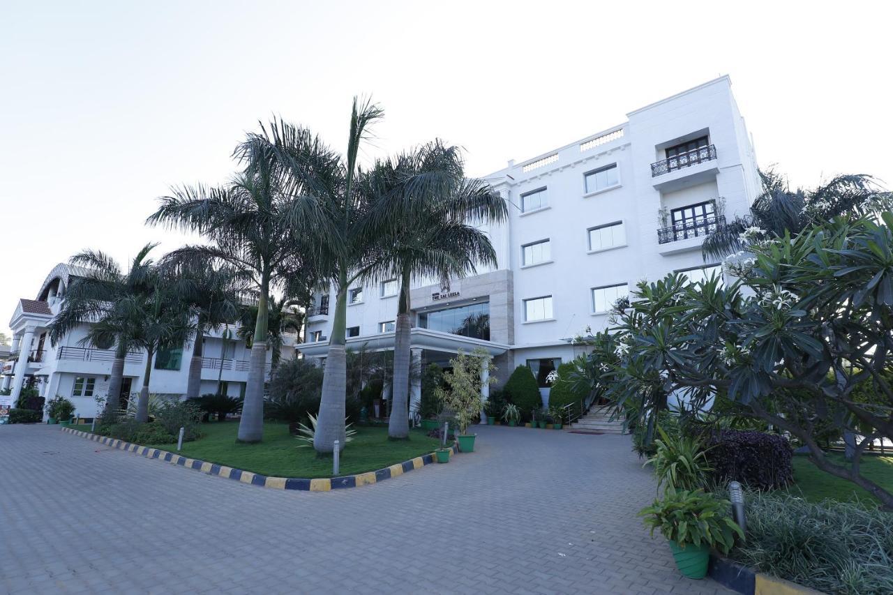 The Sai Leela Hotel Yelahanka Exterior photo