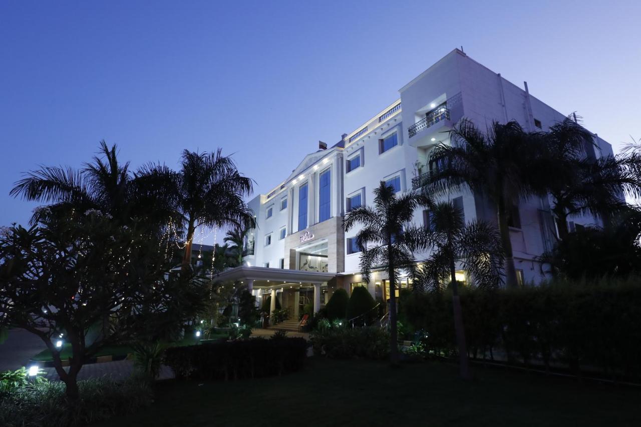 The Sai Leela Hotel Yelahanka Exterior photo