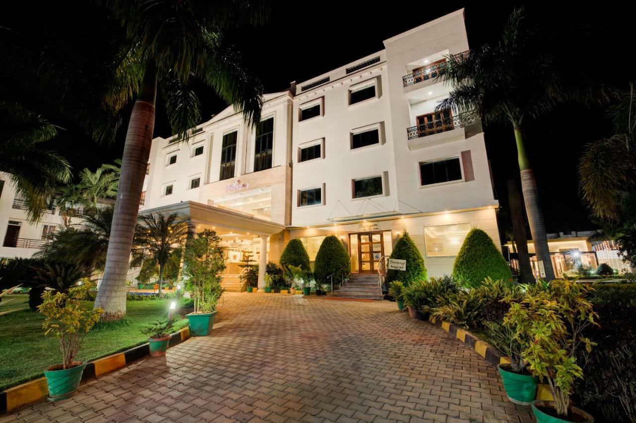 The Sai Leela Hotel Yelahanka Exterior photo